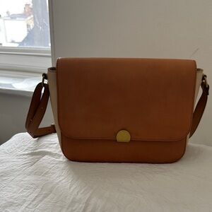Elegant Tan Leather Shoulder Bag